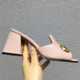 Högklackat Kvinnor Tofflor Modedesigners Slides Skor Sandaler Äkta lädersula sandstrand Dam Solid Scuffs Sandal 75 mm Klackar Tofflor stor storlek med låda