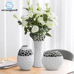 Vases Strongwell Nordic White Ceramic Hollow Desktop Display Flower Vase Artware Ornaments Crafts Wedding Gift Home Decoration