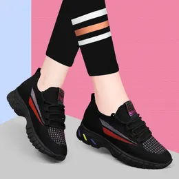 Design Sneakers Sportskor Män Kvinna Trainer Vintage Luxury Chaussures Ladies Sport Casual Shoe Designers Runner Sneaker 007