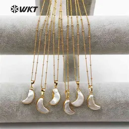 WT-JN033 Open Moon Shape Freshwater Pearl With Trim Pendant 18 Inch Gold Layer Link Chain Women Vogue Necklace