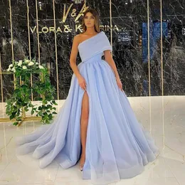 2021 Sky Blue Organza Formal Aftonklänningar En axel Sexig sida Split Puff Tulle Long Party Dress A-Line Prom Dresses