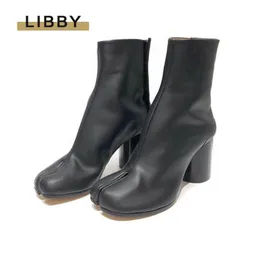 Marka Design Fashion Split Toe Prawdziwej Skóry Kobiety Chunky Okrągłe Wysokie Obcasy Buty Winter Tabi Buty Krótki 211104