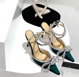 Одеть топ -кафедра каблуки роскошные обувь дизайнер Mach Satin Bow мелкие хрустальные украшения для страховых туфель для вечеринок Syletto Sandal