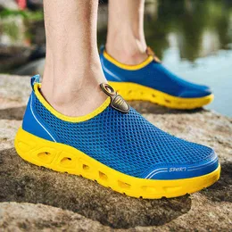 Sommer Männer Slip-On Outdoor Mesh Aqua Schuhe Wasser Fluss Wathosen Waten Turnschuhe Aquashoes Atmungs Plus Größe Licht Y220518