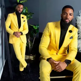 Новые желтые смокинги Men Suits Куртка Slim Fit 2 кусочки одиночная грудь наряды с ноткой свадебной смокинг