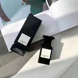 중립 향수 멋진 가죽 아몬드 바닐라 매트 블랙 병 향수 스프레이 50ml EDP 세련된 향기 고품질