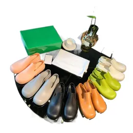 2022 Smooth Mat Women Slipper 100% gumowe sandały Clog Wspomagające Slingback Pasek Designer Buty Niewielkie pięty Stylowe Slajdy Włochy Marki Włochy
