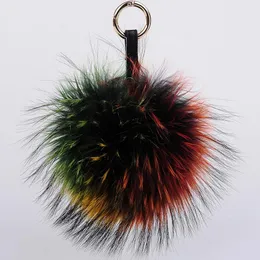 Nyckelringar Lyxiga äkta pälsnyckelringar Pompom Nyckelring 15cm Fluffig Raccoon Ball Guld Pompong Nyckelring Charm Bag Hänge PresenterNyckelringar