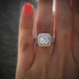 Pierścionki klastrowe biały złoty kolor Moissanite pierścionek dla kobiet kwadratowy Anillos Bizuteria Wedding Bague kamień diament biżuteria BoxCluster