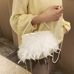 Borsa a mano con piume bianche Pochette da sera da donna Squisita catena di perle da sposa Borsa da spalla per banchetti Tote ZD1542 220527