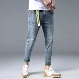 Celana Jeans Pria Streetwear 22SS Jeans Ramping Versi Korea Terbaru Pinggang Menengah Sembilan Poin Celana Jeans Sobek Celana Kasual 220817