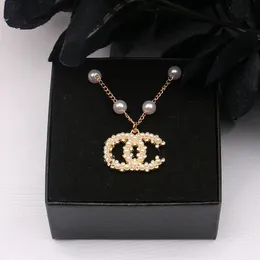 Pendant Necklaces Luxury Designer Brand Double Letter Pendant Chain 18K Gold Plated Pearl Crysatl Rhinestone Newklace for Women Wedding Jewerlry Accessories