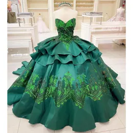 Zarif Yeşil Quinceanera Elbiseler Balo Kıyafetleri 2022 Saten Pullu Aplikler Prenses Elbise Tatlı 15 Kız