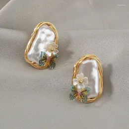 Kolczyki dla kobiet 2022 Ręcznie robione kręte retro żeńska barokowa perła motyl kreatywny biżuterię mody kirs22