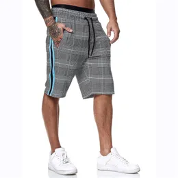Summer Men Classic Plaid Summer Beach Shorts Boczne paski Elastyczne talii krótkie spodnie z kieszeniami Mężczyzna moda