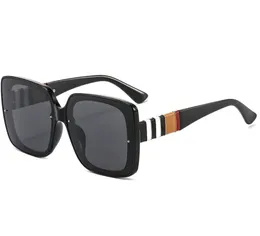 Elegante schwarze Quadrat -Sonnenbrille Frauen Designer Damen Sonnenbrille Ladies Sonnenbrille mit Koffer und Schachtel
