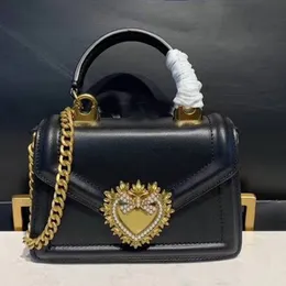 Topphandtag Messenger Bag Flap Clutch Påsar Purse äkta läder Crossbody Handväska smycken Hjärtspänne Plånböcker Kedja Pouchette 5A Qua