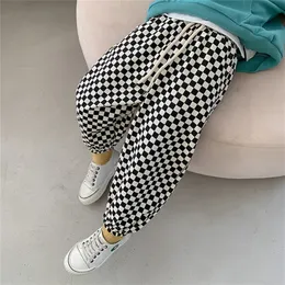 Autumn Boys and Girls Chessboard Plaid Harem Pants 1-7 anos Unissex Loose All-Match Cotton Troushers 220512