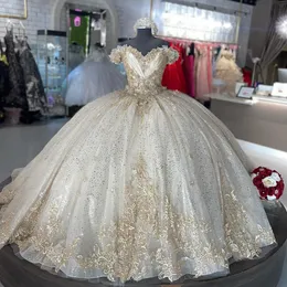 Glitter Sequined Quinceanera Dresses For Juniors Girls Mexican Ball Gowns Prom Off the Shoulder Gold Embellisment Lace Applique Corset Sweet 16 Vestido 15 XV Anos