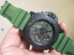 Klassisk stil superkvalitetsklockor för män cal.2555 Automatisk rörelse 47mm roterande Bezel Carbon Fiber Case Auto Date Green Rubber Luminous Strap Men's armbandsur