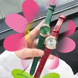 Famosi orologi da donna di lusso di design classico Bracciale in cristallo di moda da donna Orologi al quarzo con quadrante piccolo Cinturino in pelle di gelatina nera rossa rosa carino