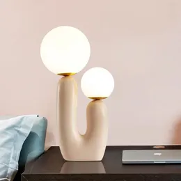 Lampy stołowe Nordic Ins Creative Art Lampa nowoczesna minimalistyczna sypialnia łóżka szklana szklana dziecięcy pokój netto czerwona loda