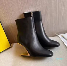 2022-Schwarze Stiefeletten mit geformtem Slope-Absatz, Metallic-High-Heels, eckige Zehen, seitlicher Reißverschluss aus Kalbsleder, Stiefeletten für Damen, Luxus-Designerschuhe, Fabrikschuhe, kurze Stiefel