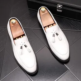 Luxury Tassels Brogue Elegant Män Loafers Bröllopsklänning Moccasins Bekväma Italienska Läder Skor Formella Manliga Casual Skor