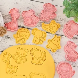 8Pcsset Forest animal Cookie Cutters Plastic 3D Cartoon Pressable Biscuit Mold Cookie Stamp Kitchen Baking Pastry Bakeware Tool 220815