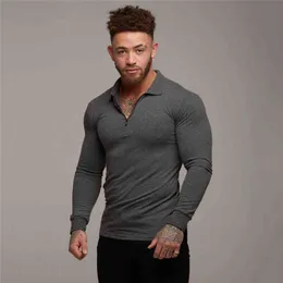 Nya varumärkespolo skjortor långärmad lapel fitness t-shirt bomull casual mode fasta manliga lösa gym Bodybuilding streetwear l220704