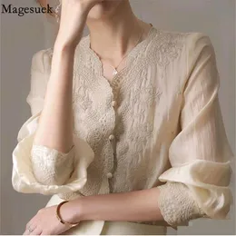 Vintage Embroidered Women Blouse Fashion Early Autumn V Neck Long Sleeve Tops Women Shirt Female Loose Sweet Lace Blouse 18016 220419