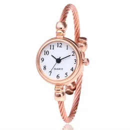 ساعات المعصم Gute Qualität P7168 Junge Luxus Quarzuhr Für Frauen Geschenk Uhr Mit Seil Sharmband Drop