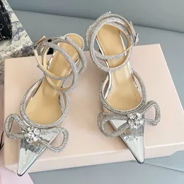 Mach klädskor för kvinnors designers sandaler satin båge slingback pumpar kristall utsmyckningar strass 6,5 cm kattunge klack tofflor transparent pvc sandal