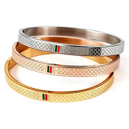 2022 Alta Qualidade Feminina Clássico Designer Bangles Drop Oil Aço Inoxidável Ouro Pated Letra de Luxo Casal Pulseiras Lady Festa Presentes Atacado