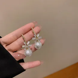 S3018 Gioielli di moda S925 Orecchini pendenti in argento Lady Sweet Zircon Flower Faux Pearl Earrings