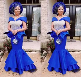 Royal Blue Aso Ebi Mermaid Evening Dress 2022 Elegant utanför axeln Beaded African Prom Dresses Satin Peplumn Dinner Party Gowns African Vestidos de Noche Trumpet