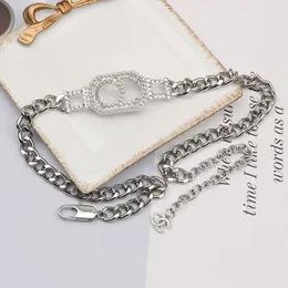 Luxus -Designer -Buchstaben Anhänger Halsketten Kette 18K Gold plattiert Geometrie Perlhaut Crysatl Strassmarke Halskette für Frauen Hochzeitsfeier Jewerlry Accessoires