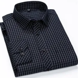 Mens Classic Standardfit Plaidstriped Social Dress Shirt Single Patch Pocket Pocket Long Formal Business Shirts 220726