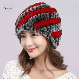 Berets Womne's Cap Russian Winter Real Fur Hat Natural Rex Ladies Sticked 100% äkta kvinnliga Beretsberets