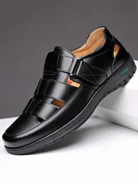 Sandały męskie letnie puste projektowanie Business Casual Skórzane buty oddychające trampki Wygodne solidne, niestosowane mieszkanie męskie sznurki sa sa sa