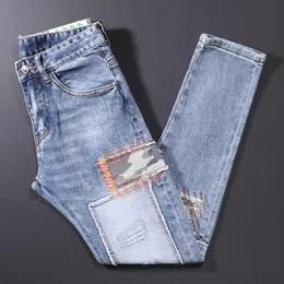 Jeans Masculino Estilo de Rua Moda Masculina Retro Azul Claro Elástico Slim Fit Patches Rasgados Designer Hip Hop Calça Denim HombreMen's