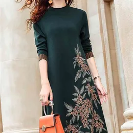 ZUOMAN Embroidered knitted dress female autumn winter new cultivate one s morality show thin round neck long sleeve sweater 210325