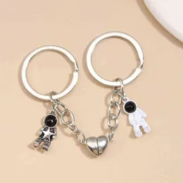 Keychain 우주 비행사 스타 부부 친구를위한 새로운 디자인 자기 버튼 선물