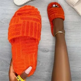 Kvinnor av hög kvalitet Plush Slipper Ny Brand Fashion Päls Slides Autumn Winter Soft Sole Comfort Open Toe House Flip Flops