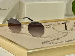 Sonnenbrille Für Frauen Sommer 2040 Stil Anti-Ultraviolett Retro Platte Metall Vollformat Mode Gläser Zufällige Box Senden Kette