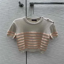 2022 camiseta feminina de tricô de lã de verão com padrão listrado milan runway designer crop top camiseta roupas de alta elasticidade botões de metal suéter pulôver