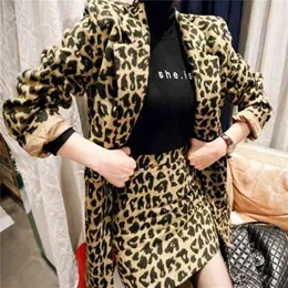 Осень зимний западный стиль Свободные леопардовые печать шерстяной костюм куртка мода высококачественная короткая юбка из двух частей 210603