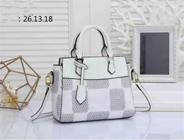 2022 مصمم العلامات التجارية Hollow Letters Raffia Straw Tote Paper Paper Women Women Counter Counter Bags Summer Beach Luxury Bag H0564