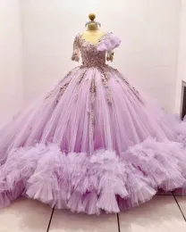 Lila Quinceanera-Kleider mit 3D-Blumenapplikationen, kurzen Ärmeln, Perlenbesatz, Juwelenausschnitt, Sweep-Zug, Sweet 16, Prinzessin, Geburtstagsfeier, Abschlussball, Ballkleid, Übergröße