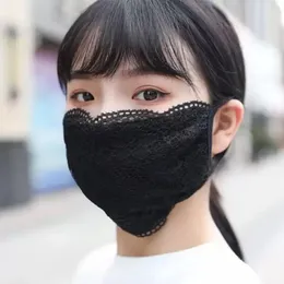 Maschera per il viso in pizzo ricamato Donne adulte Confortevole bocca lavabile Copricapo Ragazza di moda Maschere per feste in bianco e nero Masque FY9074